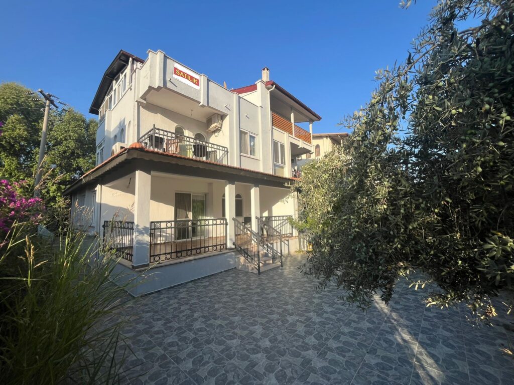3+1 Triplex Semi-Detached Villa near Çalış Beach – Muğla / Fethiye / Çiftlik Mh. – photo 1